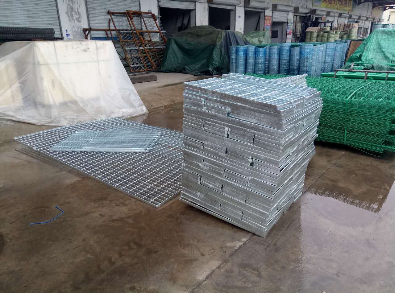 鋼梯踏步板發貨圖