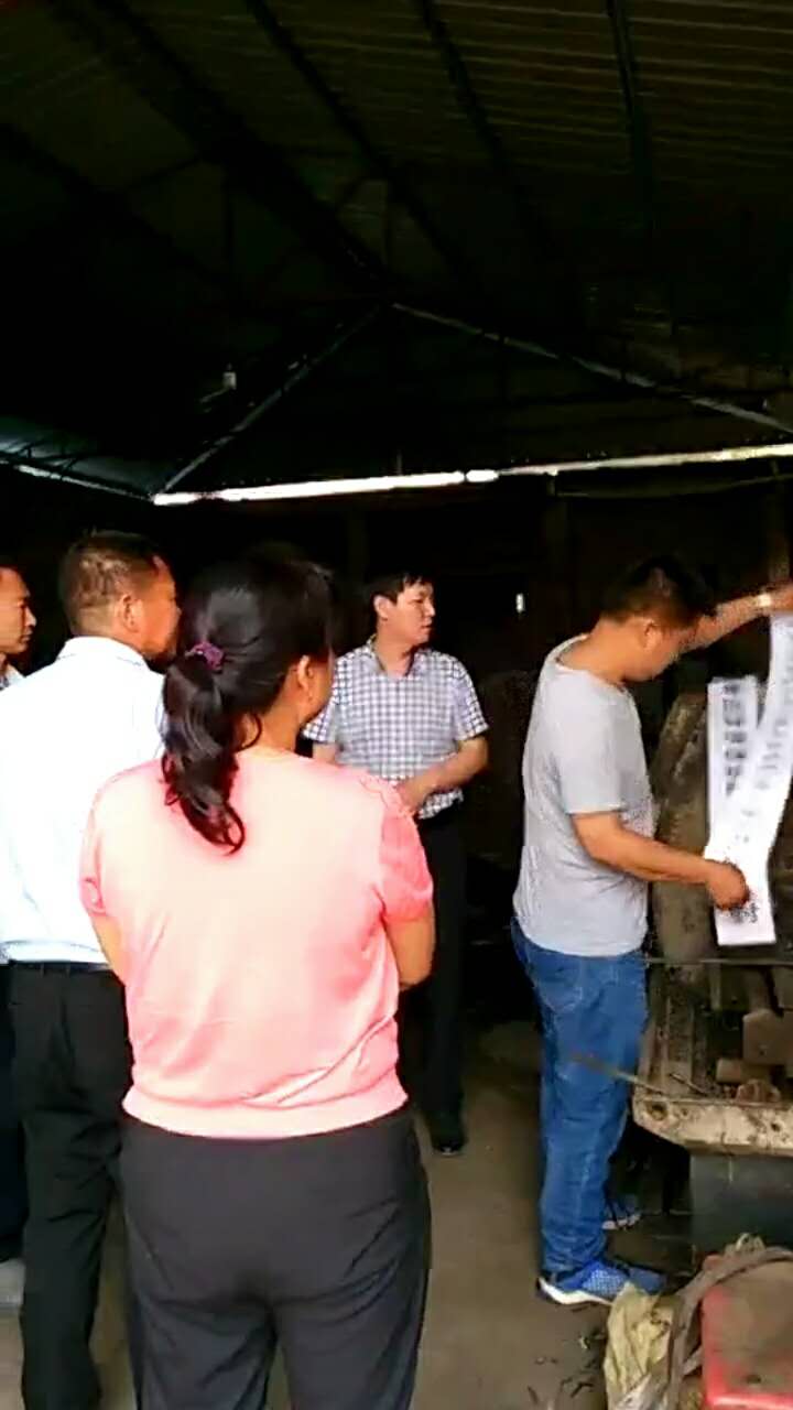 環保督察小組夜間執法現場