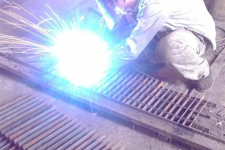 手工焊接格柵板
