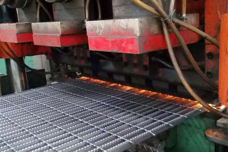 機器焊接格柵板
